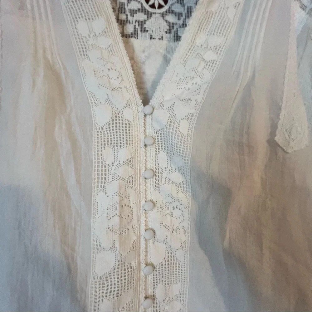 Soft Surroundings EUC Cream Lace Accent Top Medium - Picture 5 of 9